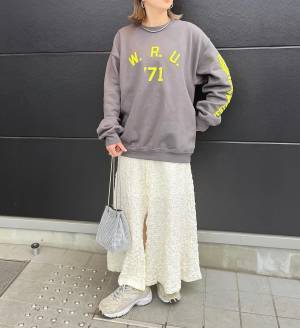 “ゆるスポーティ”が今っぽ！ 楽オシャレに欠かせない【ロゴスウェット】