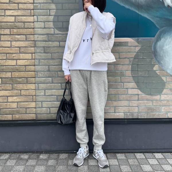 “ゆるスポーティ”が今っぽ！ 楽オシャレに欠かせない【ロゴスウェット】