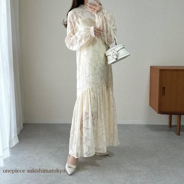 早く真似させてーッ！ 春夏は涼しげな【ホワイトコーデ】が可愛い♡