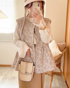 可愛さ異次元級♡【しまむら】大人上品に決まる！ SNSで話題の「ペプラムベスト」