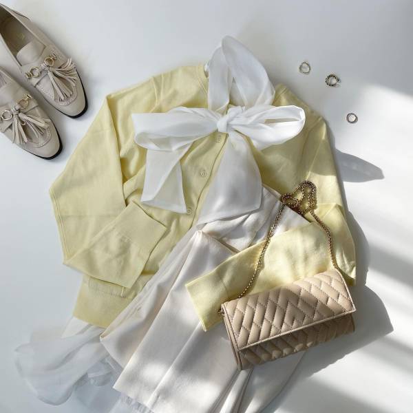 か、かんわいいぃぃい♡【ユニクロ】春コーデに取り入れたい！「イエローカーデ」