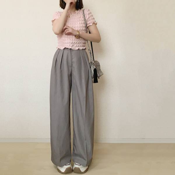 1000円でお釣りがくる！？【GU】の”シャーリングT”がコーデの「主役」になる♡