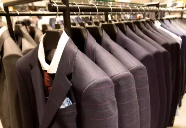 入学式前…『娘の制服』を取りに行くと…店員「申し訳ございません」すでに引き渡し済み！？だが半年後⇒”店員の訪問”で状況が一変…