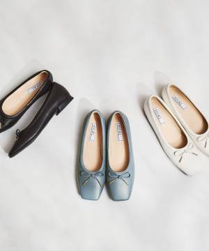 いま注目！ “バレエコア”を取り入れるなら【リボンシューズ】で♡