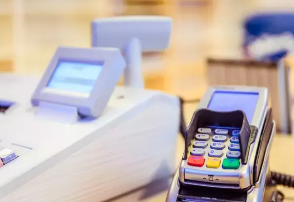 レストランの会計で…店員「恐れ入りますが、このカード…」客「え？300万…？」⇒直後、まさかの事実が明らかに…