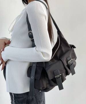 シーズンレスで活躍ッ！ 今っぽ便利な【Wポケットバッグ】が可愛い♡