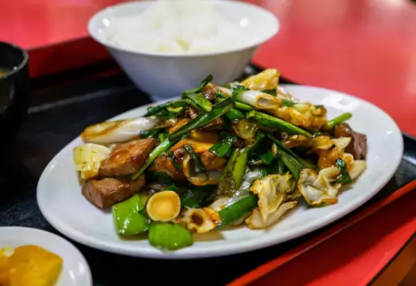 定食屋で…店員「レバニラ定食です！」客「ちょっとお姉さん！」⇒直後、客が【抗議してきたコト】に…店員「え？」