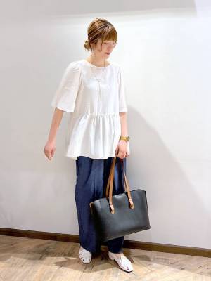 何枚あってもいいかも♡【グローバルワーク】デザイン性高めな「白ブラウス」