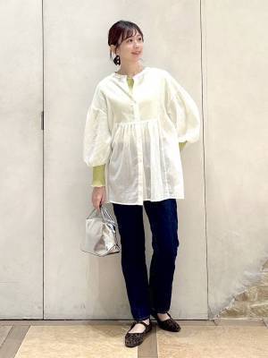 何枚あってもいいかも♡【グローバルワーク】デザイン性高めな「白ブラウス」