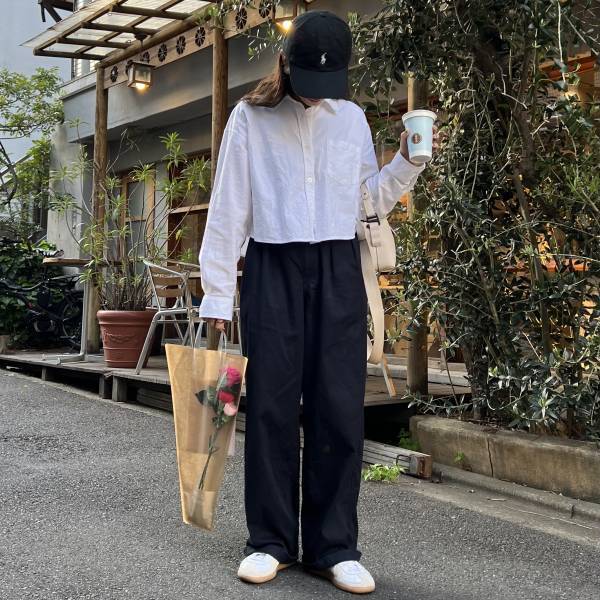 「今っぽい着こなし」でオシャレ◎「スタイルアップも」叶う【GU】”おすすめトップス”2選