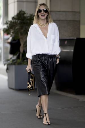 素足が見える「ハーフパンツ」で軽やかに！ 良バランスに着こなす方法【ストリートスナップ】