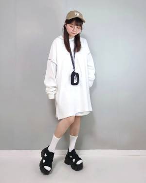 今年はこれがバズる予感！！ 選ぶなら『黒』一択かも♡【厚底サンダル】