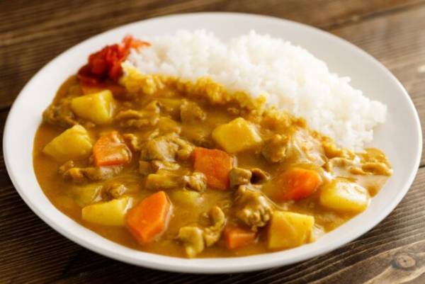 カレー屋で…難癖をつけてくる迷惑客にイライラ。だが直後⇒提供された”カレー”を食べた結果…迷惑客「ふ…ふざけ」