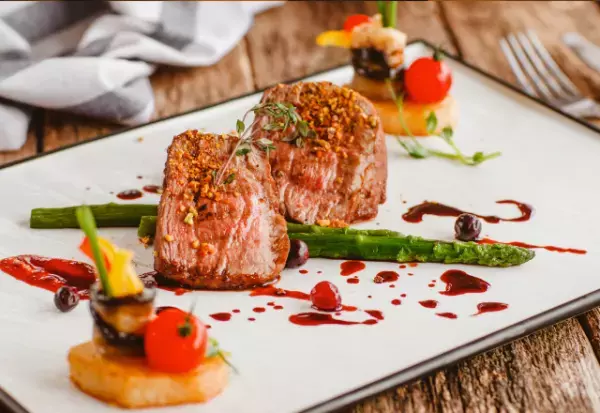 レストランで…予約した『誕生日メニュー』がおかしい…⇒「やっぱり変だ…」抗議した結果…店員「ああーそうですね…」