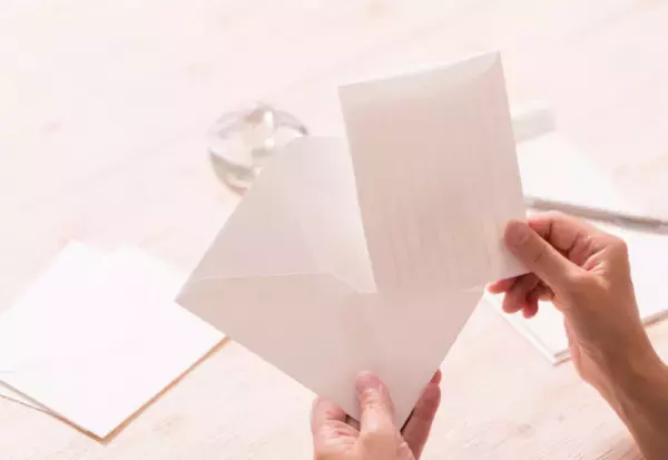 父の死後…継母「朝までに全部片づけておいてね」娘「はい…」娘を“家政婦”扱い！？⇒後日【1通の手紙】を発見し、娘「もしかして…」