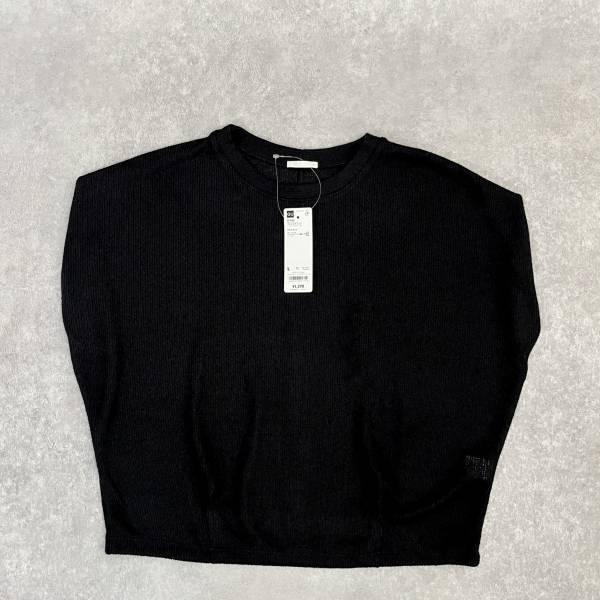 新作！【GU】”ループヤーンウエストタックT”が体型カバーにも最適◎