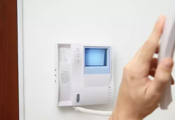 インターホンが鳴り…業者「2万円です」換気扇の”備品額”を請求！？だが直後…→「名刺もらえますか？」まさかの事実が判明！？