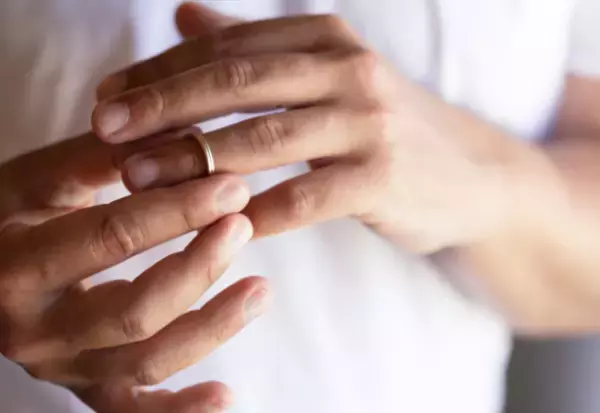 夫「破産した…」妻「じゃあ離婚しましょ」夫を切り捨てた妻⇒しかし数週間後…妻から【SOSの連絡】！？夫が明かした”衝撃の真実”に…妻「そんな…」