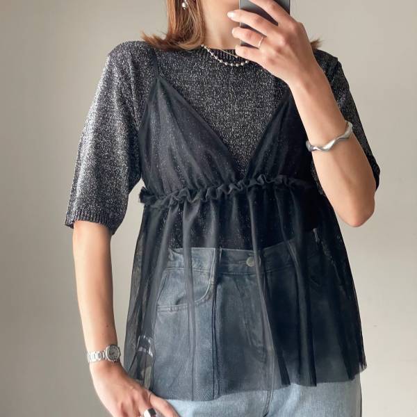 《コレ高見えだよ！》【しまむら】ラメが華やかな「人気コラボトップス」が可愛い