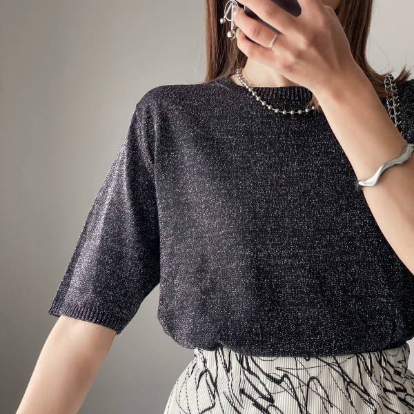 《コレ高見えだよ！》【しまむら】ラメが華やかな「人気コラボトップス」が可愛い