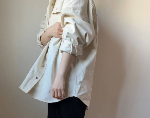 「体型カバー」で「1枚は持っておきたいところ」オーバーサイズのアイテム特集