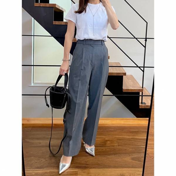 【ユニクロ】シンプルで着こなしやすい「おすすめトップス」2選