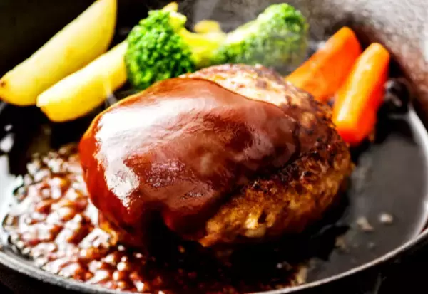 レストランの『ハンバーグ』を見て固まった友人。次の瞬間…友人「すいませーん」”まさかの反応”にゾワッ…