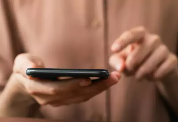 夫の浮気相手から「いつ離婚してくれるんですか？」と”ラブラブ写真付き”のLINE！？夫に言うと「あーいや…」返答内容で妻はさらに激怒…