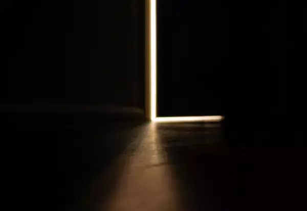 深夜に1人で『トイレに行った』息子。その後…「あけてー」と母を呼ぶ声が…⇒しかし「この声、息子じゃない…」違和感に気付きゾッ…