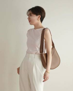 あまりにも可愛い♡【ユニクロ】コーデが一気に華やぐ「カラートップス」とは？