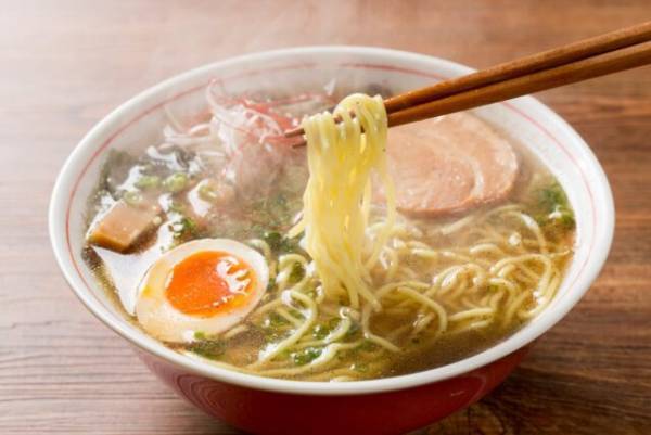 ラーメン屋で…財布を持っていない客「一口くれ」店主「はぁ！？」⇒次の瞬間、店主が【続けた言葉】に…客は顔面蒼白！？