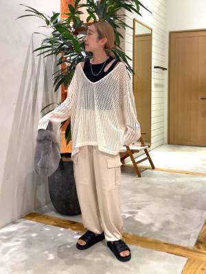 美人見えを狙うなら？ 大人きれいな【Vネックトップス】がいいかも♡