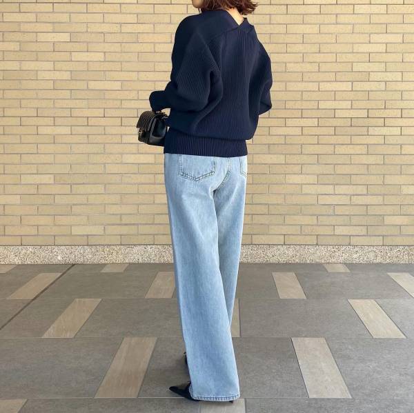 美人見えを狙うなら？ 大人きれいな【Vネックトップス】がいいかも♡