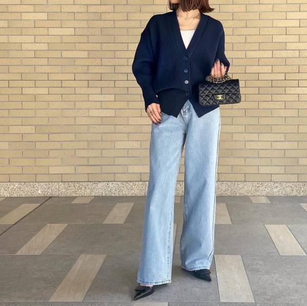 美人見えを狙うなら？ 大人きれいな【Vネックトップス】がいいかも♡