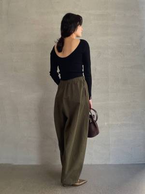 後ろ姿までオシャレ♡ 今季は【バックデザイントップス】に注目！