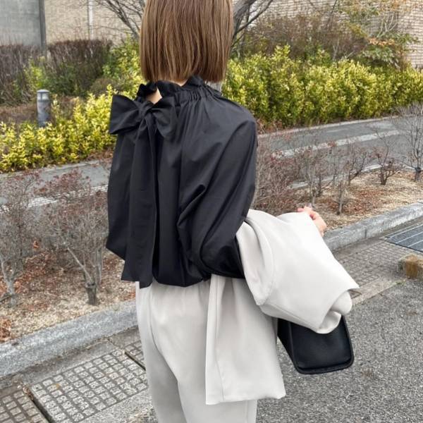 後ろ姿までオシャレ♡ 今季は【バックデザイントップス】に注目！