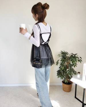 後ろ姿までオシャレ♡ 今季は【バックデザイントップス】に注目！