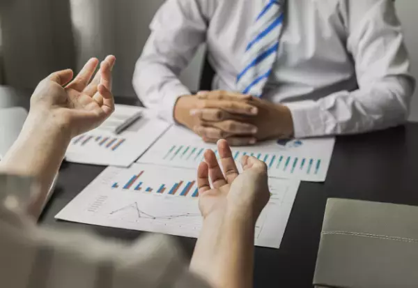 上司「所詮は“平社員”でしょ（笑）」取引先と【タメ口】で会話…！？⇒しかし次の瞬間…勘違い上司に【地獄の結末】が訪れる…！