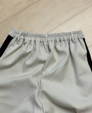 「トレンド感たっぷり」【アベイル】のシワになりにくい“ライン入りボトムス“が優秀♪