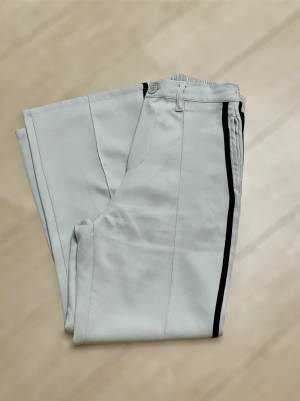 トレンドを取り入れる！！【アベイル】の“ライン入りボトムス“着回し3選