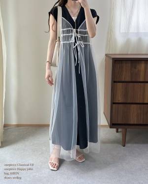 お手本にさせてーッ！ 重たく見えない【最旬モノトーンコーデ】って？