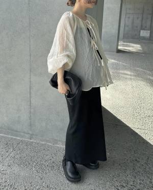 お手本にさせてーッ！ 重たく見えない【最旬モノトーンコーデ】って？