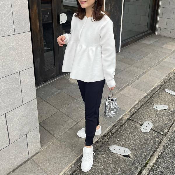 《こんなの待ってた♡》【ユニクロ】どんなコーデにもマッチする！「白スニーカー」