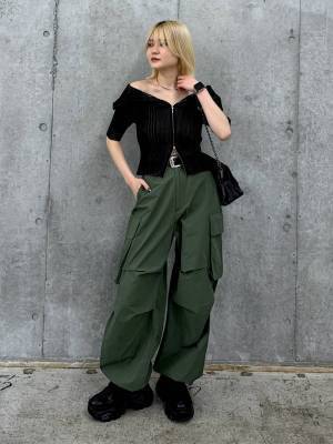 ヘルシーな肌見せなら → あざとすぎない【オフショルトップス】が大優勝♡