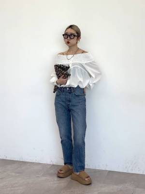 ヘルシーな肌見せなら → あざとすぎない【オフショルトップス】が大優勝♡