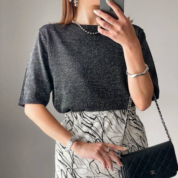 「チクチクしない」からノンストレス♡【しまむら】ラメが華やかな「人気コラボトップス」特集