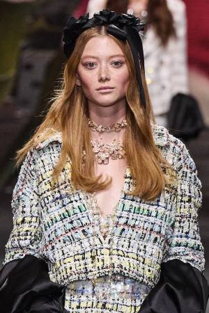 海外ガールに学ぶ！ トレンド「リボン」を使ったヘアアレンジ集【ストリートスナップ】