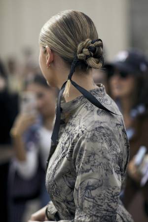 海外ガールに学ぶ！ トレンド「リボン」を使ったヘアアレンジ集【ストリートスナップ】