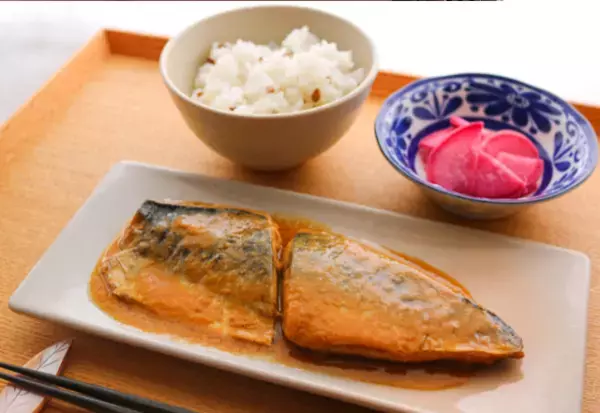 小料理屋で…店員「鯖焼き定食です～」客「…おい」次の瞬間…⇒客の【突然の言動】に…店員「はあ？」