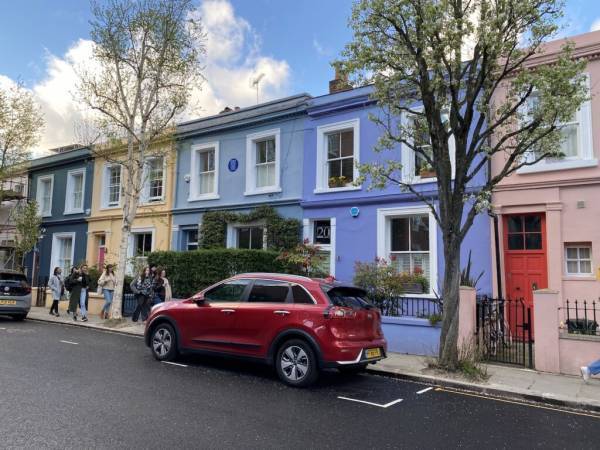 【ロンドンSNAP】夏コーデをクラスアップ！紫外線対策としても使える「ホワイトジャケット」コーデ